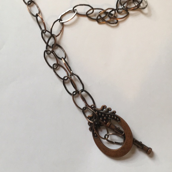 Copper toned necklace.  Clasp is pendant. Stylish - Picture 6 of 9